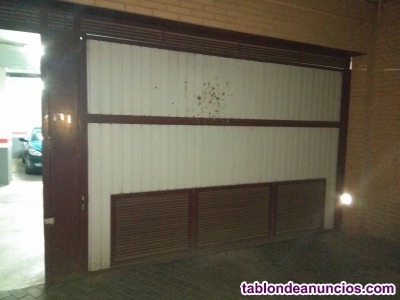Plaza de garaje en Almazn,en calle Cebollera 10,puerta automática. Fácil maniobra de aparcamiento.