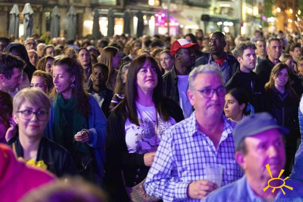 Concierto de Chambao y Los Trócolos en el día de Castilla y León