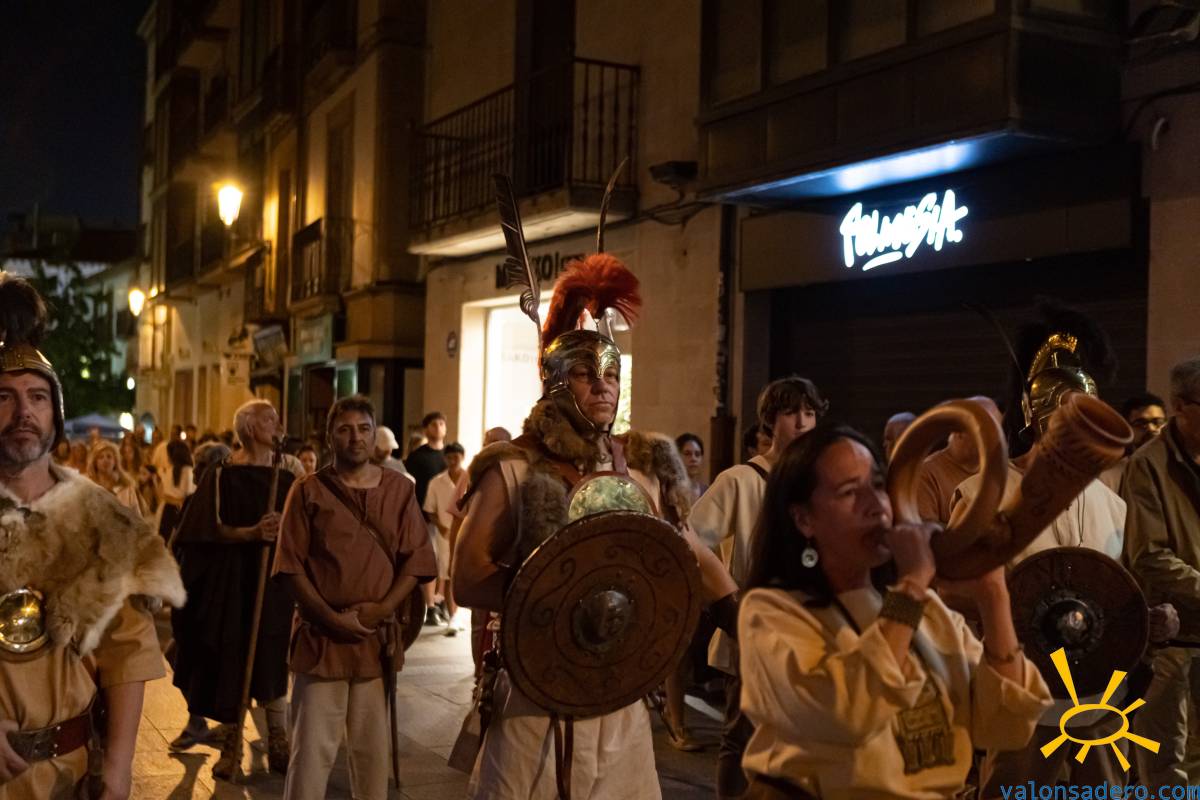 Celebración de la Vulcanalia con el desfile de romanos y numantinos