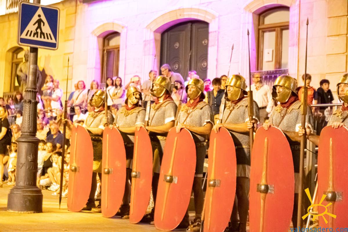 Celebración de la Vulcanalia con el desfile de romanos y numantinos