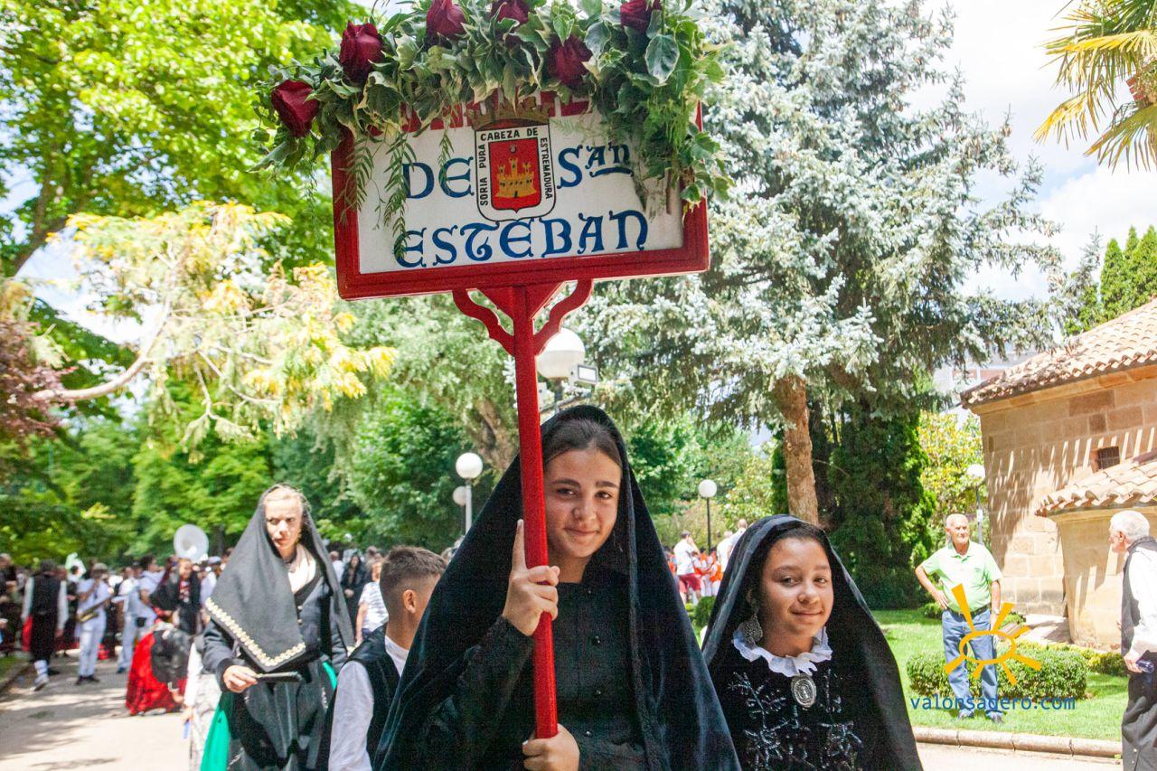 LUNES DE BAILES DESFILE 22
