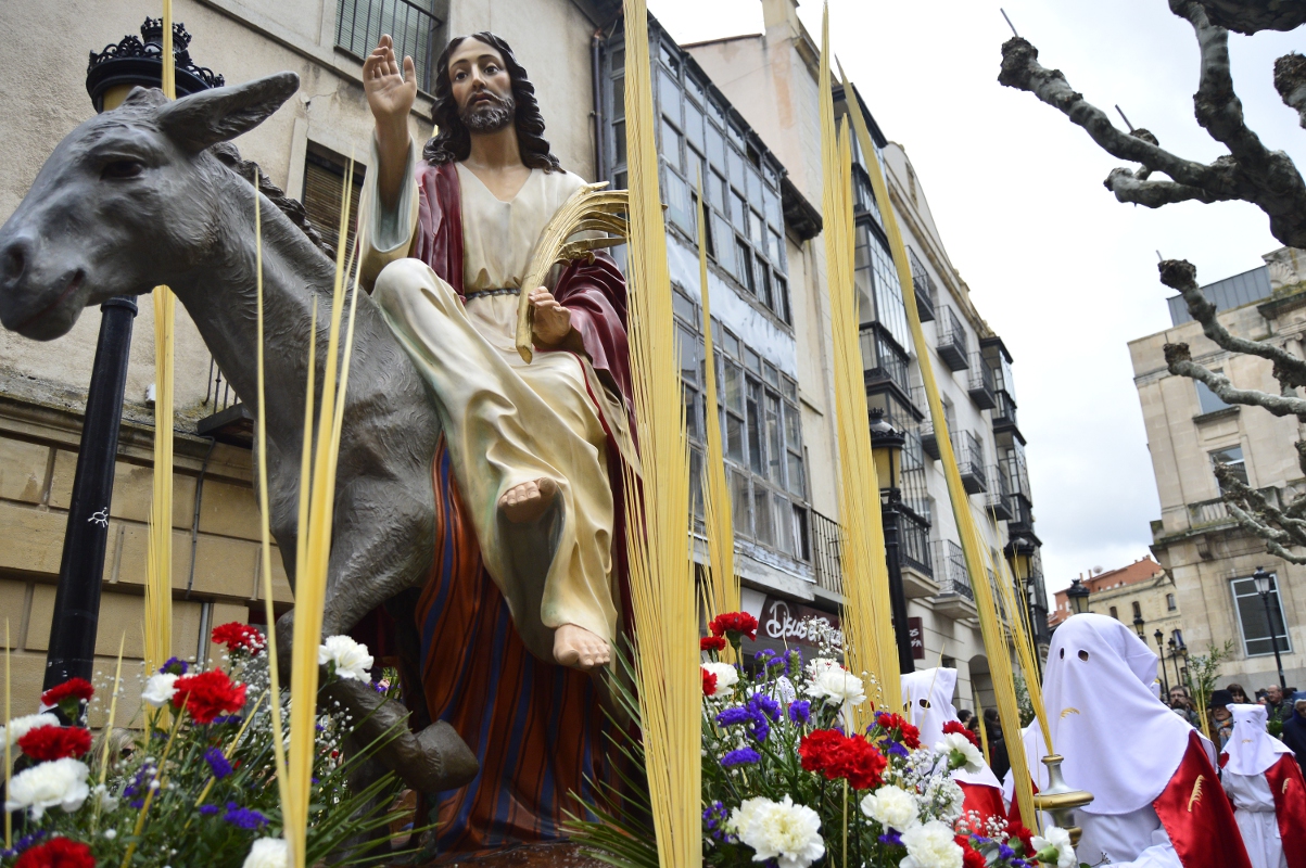 SEMANA SANTA – DOMINGO DE RAMOS: PROCESIÓN DE LA COFRADÍA DE LA ENTRADA DE JESÚS EN JERUSALEN
