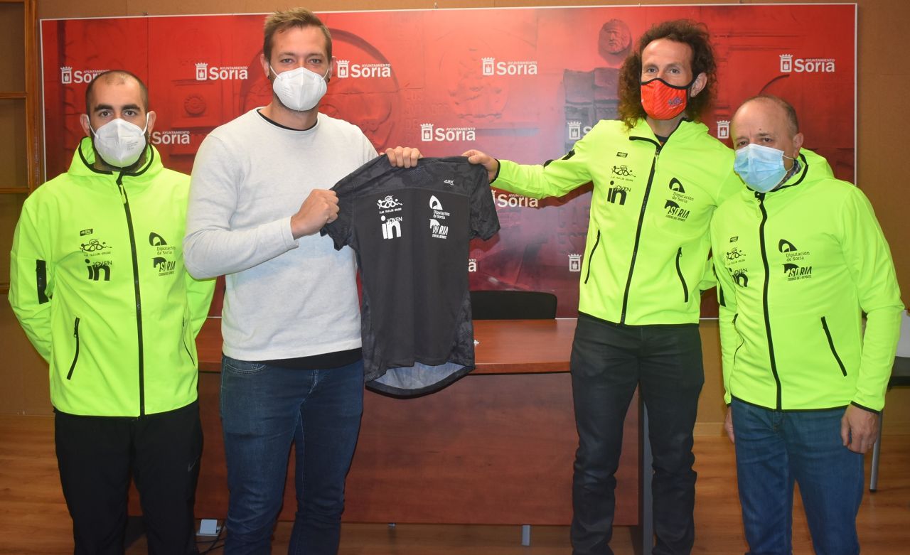 El Ayuntamiento rubrica un convenio de colaboración con el Club Triatlón Soriano para reforzar la apuesta por el deporte en un “momento especialmente complejo pero ilusionante”