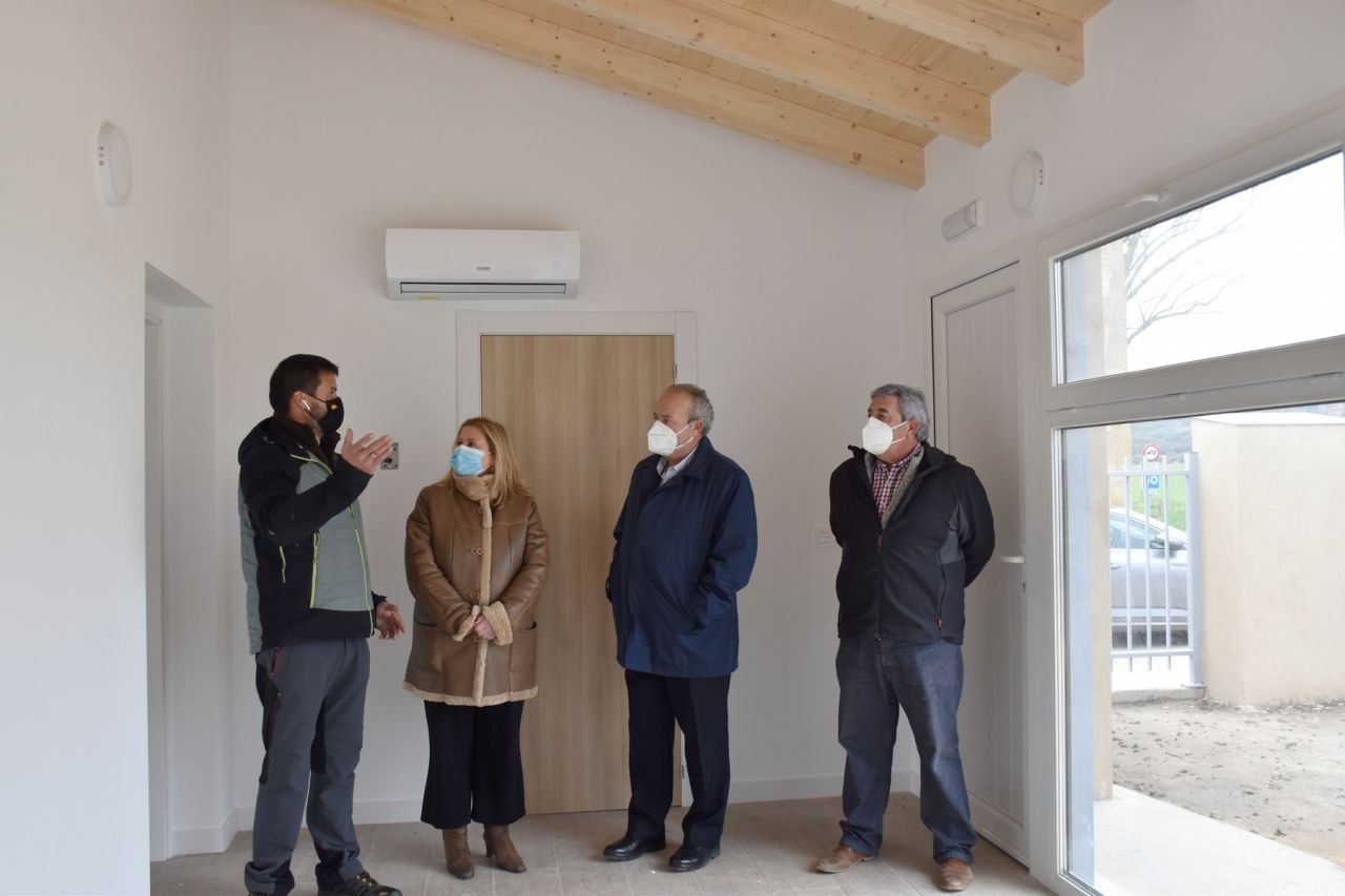 La delegada territorial visita el nuevo consultorio local de Cubo de la Solana 