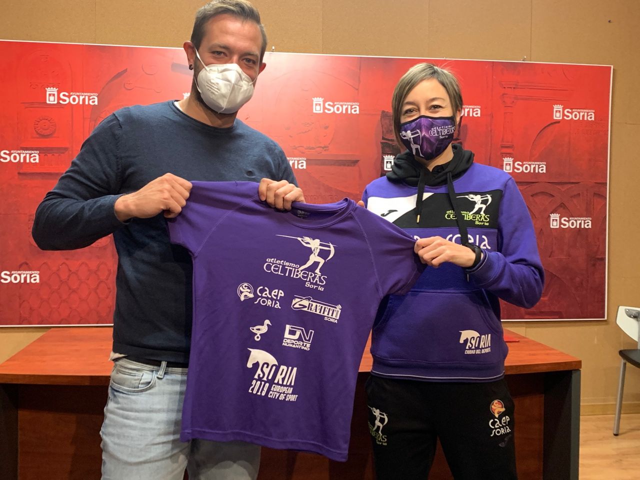 El Ayuntamiento mantiene su apoyo al equipo femenino de atletismo Celtíberas que buscará el ascenso en junio a Primera División