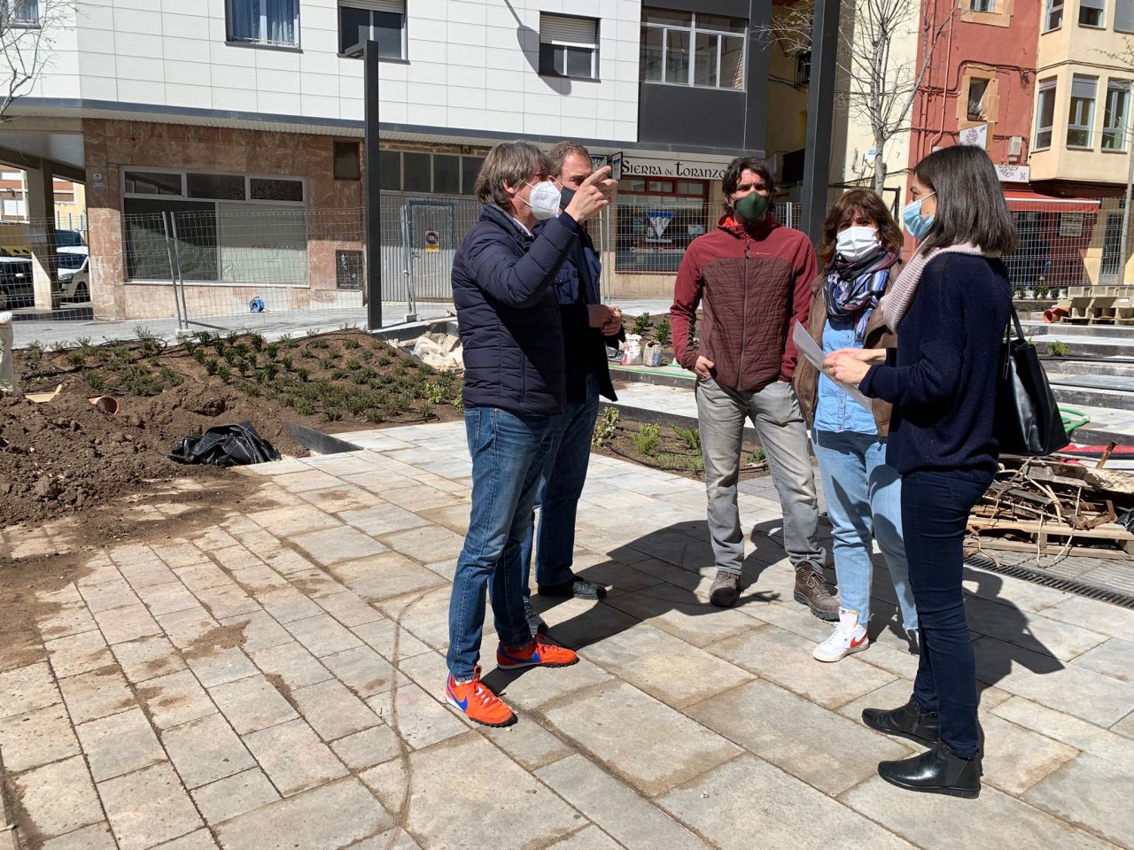  Los 1.200 metros de la plaza de Las Concepciones son ya una realidad con los últimos trabajos de jardinería para su apertura en mayo