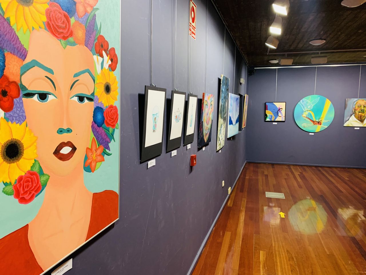 El Ayuntamiento abre al público la exposición de artes plásticas en la sala Z de la Audiencia con “diversidad de géneros y gran calidad”