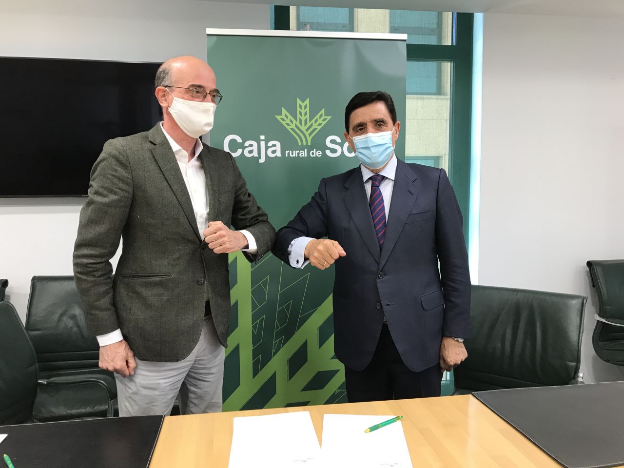 Caja Rural renueva convenio con el proyecto Arraigo