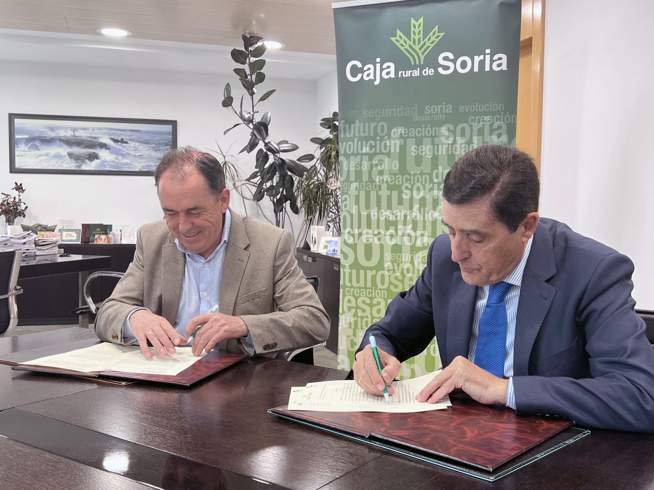 Caja Rural de Soria firma un convenio de colaboración con la Diputación Provincial de Soria.