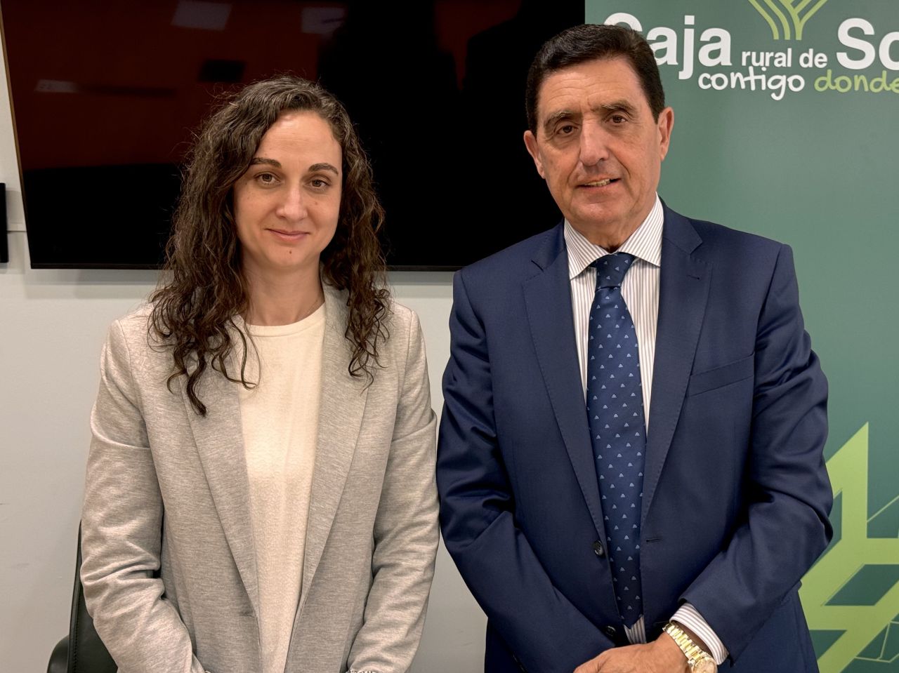 Renovación del convenio entre Caja Rural de Soria y el Ayuntamiento de Abejar para el apoyo de la XX Feria de la Trufa.