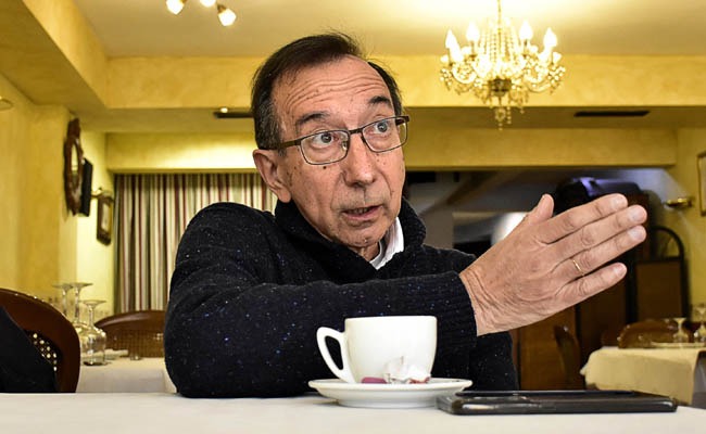 El Escritor Tomás Sánchez Santiago presenta en El Burgo de Osma “en defensa de las letras minúsculas”. Dos libros: “La belleza de lo pequeño” y “El que menos sabe”