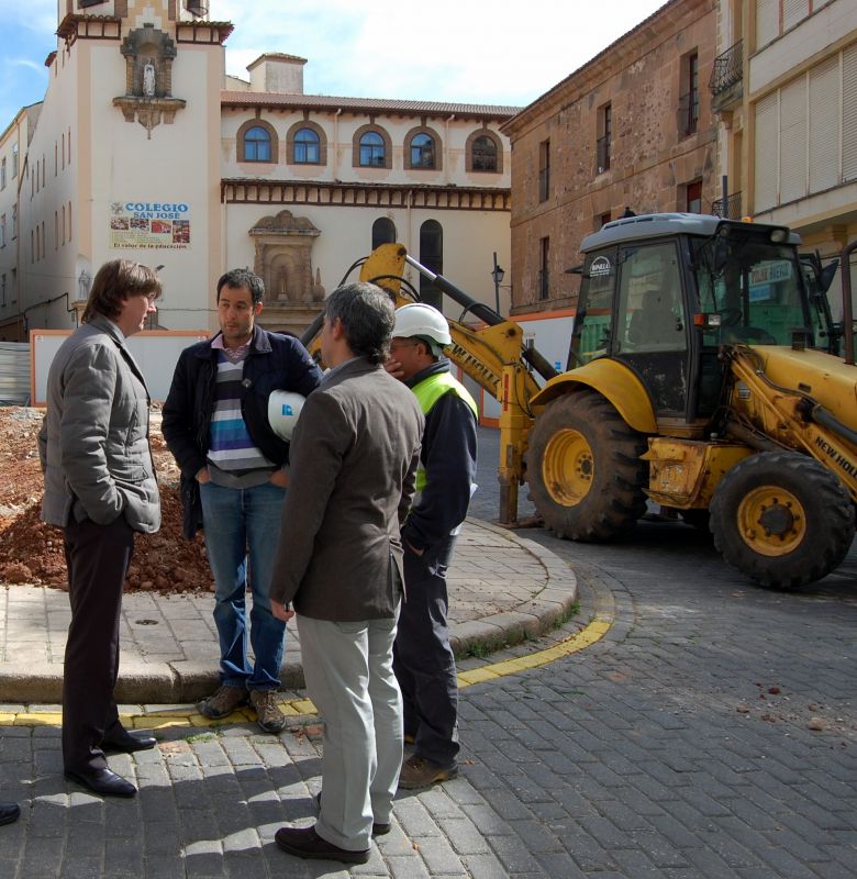 Las obras de los desvíos generales de la plaza del Vergel alcanzan su última fase y la próxima semana arrancan las de Bernardo Robles