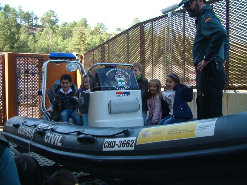 Los alumnos más pequeños del CEIP Ruiz Zorrilla visitan el cuartel de la Guardia Civil de El Burgo de Osma