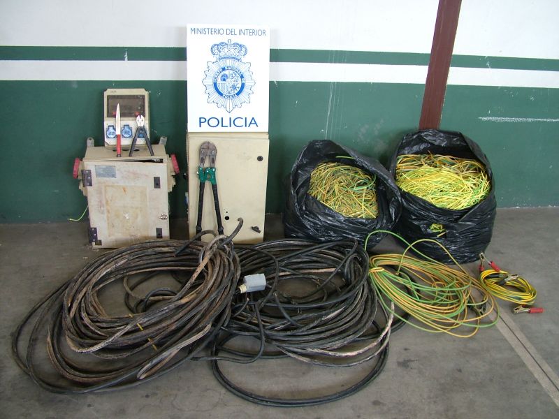 La Policía Nacional detiene a tres hombres como presuntos autores de robos de hilo de cobre en distintos lugares de la capital, incluido el Paseo de San Prudencio