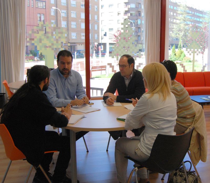 El Ayuntamiento escucha las propuestas de los jóvenes con perfil emprendedor de la mano del Hueco, la UVA y el semillero de empresas