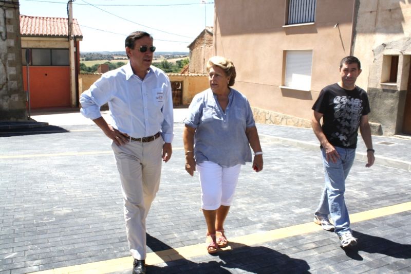 VISITA DEL PRESIDENTE DE LA DIPUTACIÓN A LAS LOCALIDADES DE TARDESILLAS Y BARCA DONDE LA INSTITUCIÓN PROVINCIAL HA REALIZADO INVERSIONES POR IMPORTE DE MÁS DE 163.000 EUROS