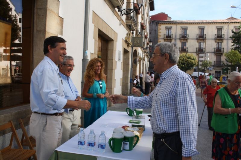 EL PRESIDENTE DIPUTACIÓN PARTICIPA EN LA MESA DE LA ASOC. ESPAÑOLA CONTRA EL CÁNCER