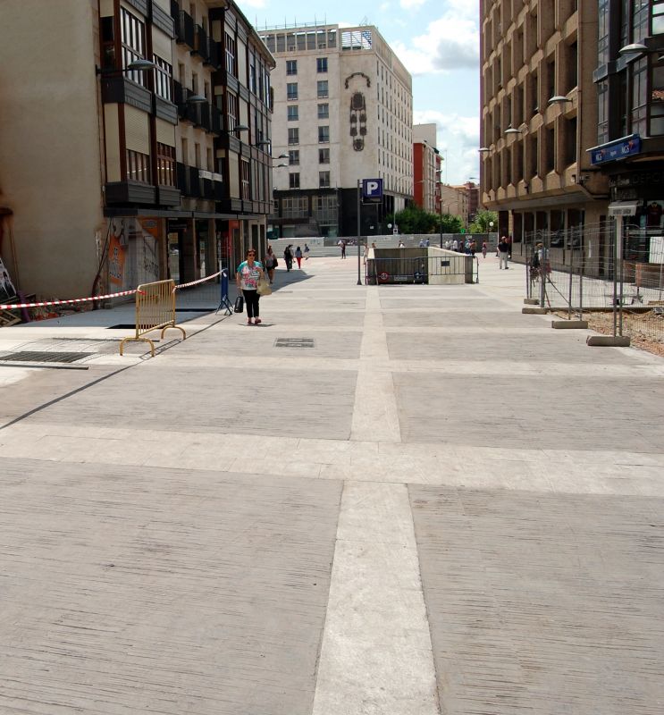 Trabajos en los aledaños de la plaza Mariano Granados