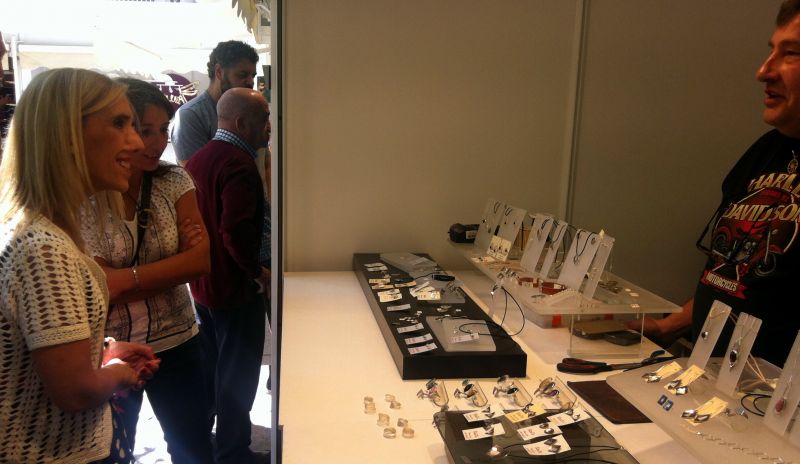 Una veintena de expositores conforman la XXXI Feria de Artesanía que se ha inaugurado esta mañana
