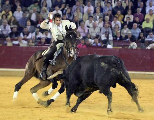  	Roberto Armendariz rejoneará en Ágreda