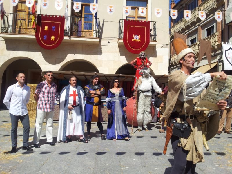 PRESIDENTE DE LA DIPUTACIÓN EN MERCADO MEDIEVAL SAN ESTEBAN DE GORMAZ
