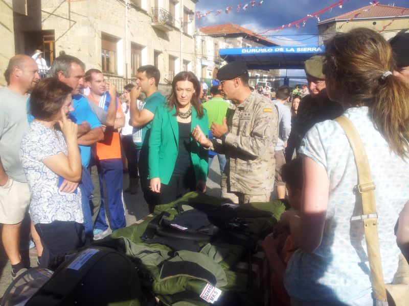 La subdelegada del Gobierno asiste en Duruelo a la exposición de material de las Fuerzas Armadas 