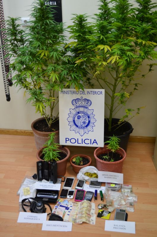 La Policía Nacional detiene a dos presuntos traficantes de droga