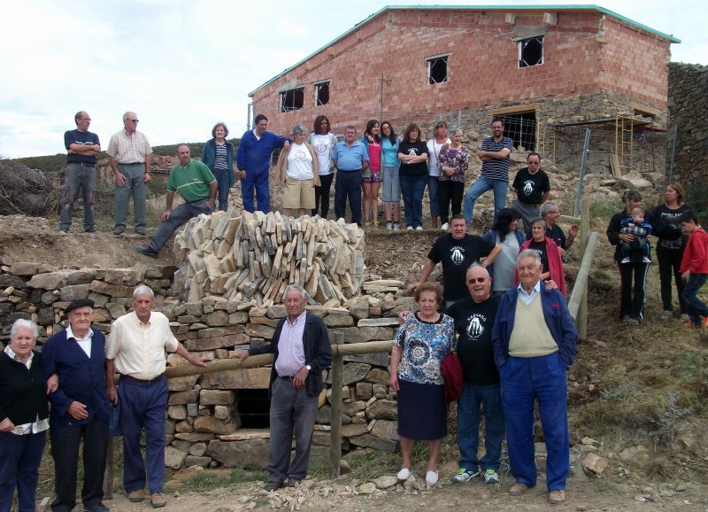 La Asociación Amigos de Sarnago continuarón ayer con los trabajos de recuperación del pueblo de Sarnago