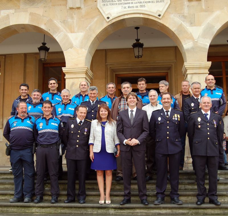 La Policía Local celebra su fiesta con la entrega de sendas Cruces al Mérito a José Bernabé y Juan José Fernández y destacando la colaboración entre cuerpos  