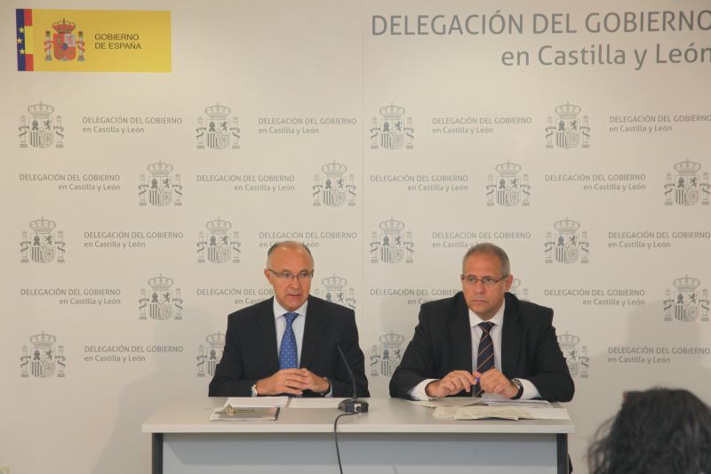 La Junta baja impuestos a todos los ciudadanos con la reducción del tramo autonómico del IRPF y del tributo sobre hidrocarburos y refuerza la financiación local al vincularla a la recaudación fiscal