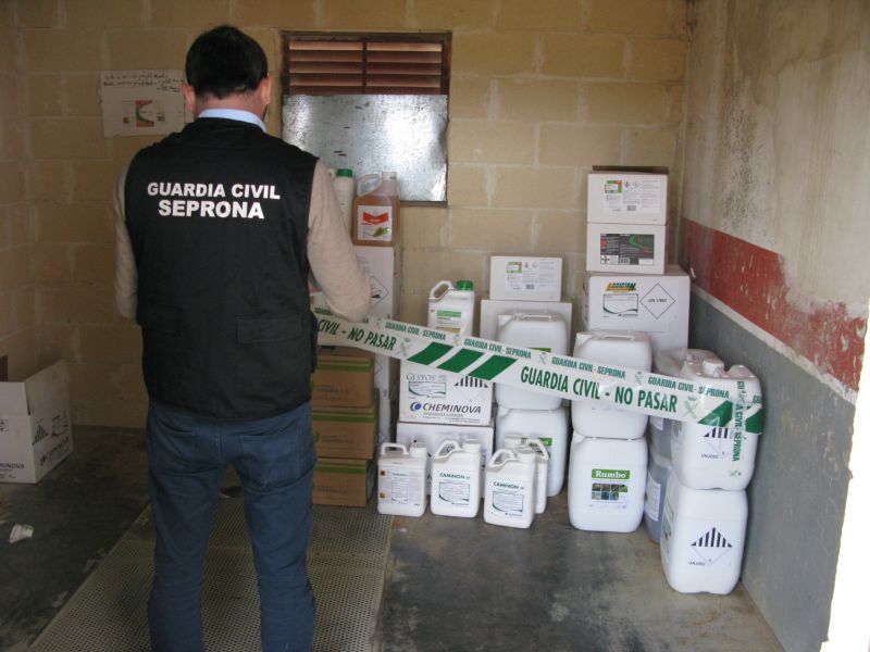 La Guardia Civil descubre un establecimiento ilegal de venta de fitosanitarios en Matalebreras 