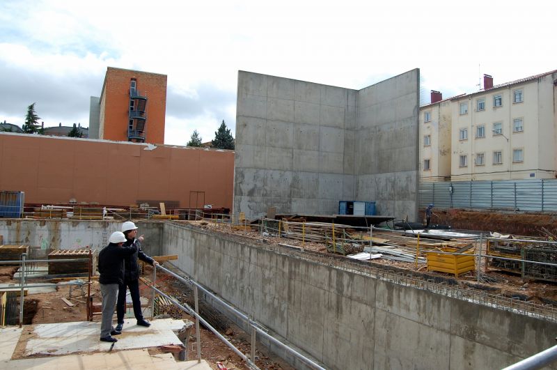 La nueva Juventud duplica el espacio deportivo con piscina, frontón, pistas y balneario urbano