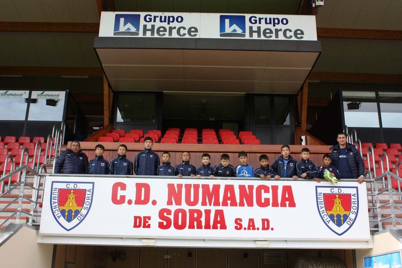 CD Astaná 64 visita a los jugadores del primer equipo numantino