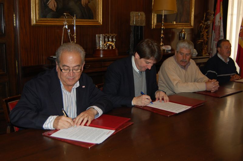 Los usuarios de los huertos municipales celebran su asamblea y acuerdan la cesión de una parcela vacante en el área de asociaciones a Cruz Roja