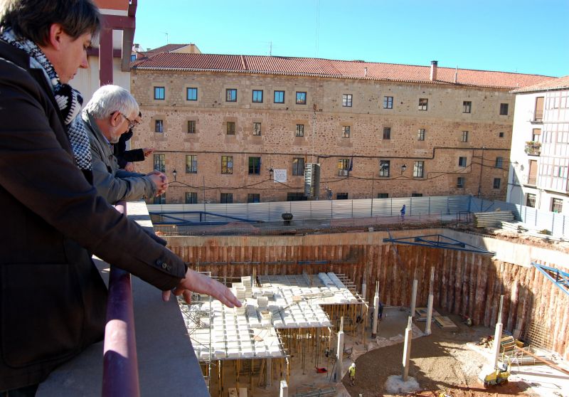 Los trabajos del mercado avanzan a buen ritmo simultaneando intervenciones en tres áreas con una inversión de más de 10 millones de euros