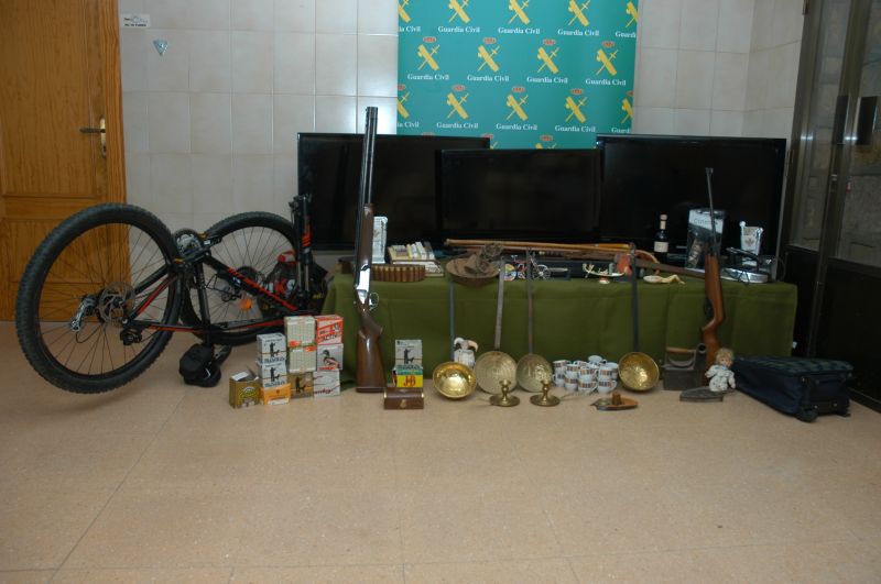 La Guardia Civil detiene a tres personas como presuntos autores de robos en viviendas