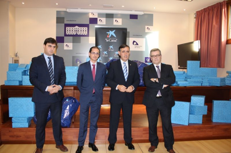 La Asociación de Voluntarios y la Obra Social de la Caixa entregan a la Diputación de Soria 267 juguetes para los niños de la provincia