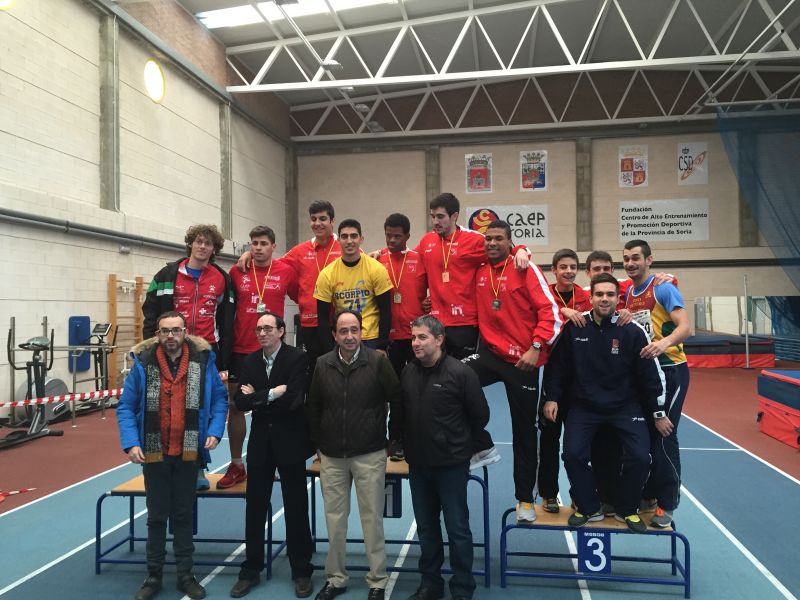 9 medallas para el CAEP en el regional de combinadas