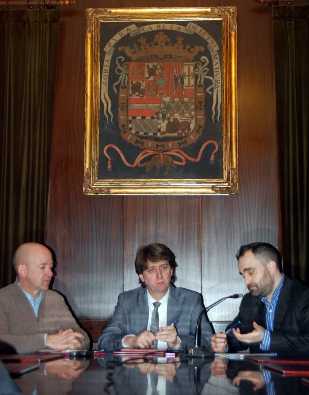 El Ayuntamiento rubrica un convenio con El Hueco para colaborar en proyectos europeos y fortalecer la presencia de la ciudad en Bruselas