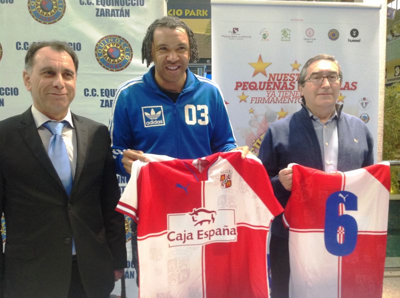 La FCyLF dona material deportivo para el proyecto solidario de Benjamín Zarandona