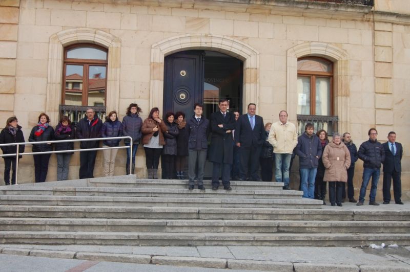 Minuto de silencio Diputación de Soria accidente áreo marzo 2015
