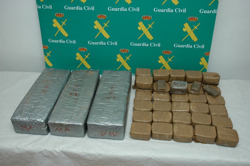 La Guardia Civil detiene a dos personas por tráfico de droga e interviene 50 kilos de hachís 