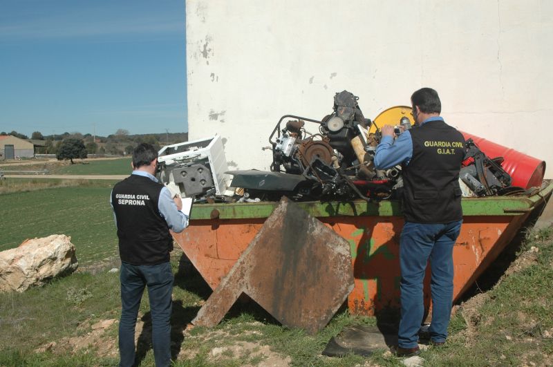 La Guardia Civil localiza un taller clandestino de reparación de vehículos en la localidad de Alcubilla de Avellaneda