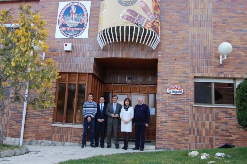 Visita a la empresa Embutidos la Hoguera en San Pedro Manrique receptora de una ayuda a fondo perdido para la inversión de la Diputación por importe de 76.285 ?uros