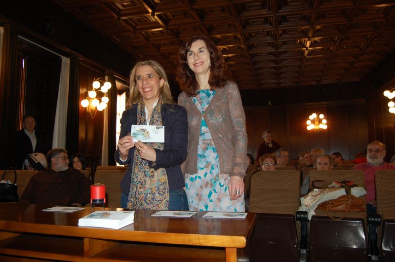 El Ayuntamiento de Soria acoge la presentación del sello del V Centenario de Santa Teresa 
