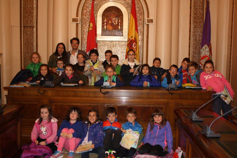 Visita a la Diputación de alumnos de 3º de Primaria del colegio Fuente del Rey