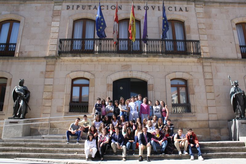 Una ventana de Escolares Franceses de intercambio en Soria visitan la Diputación Provincial