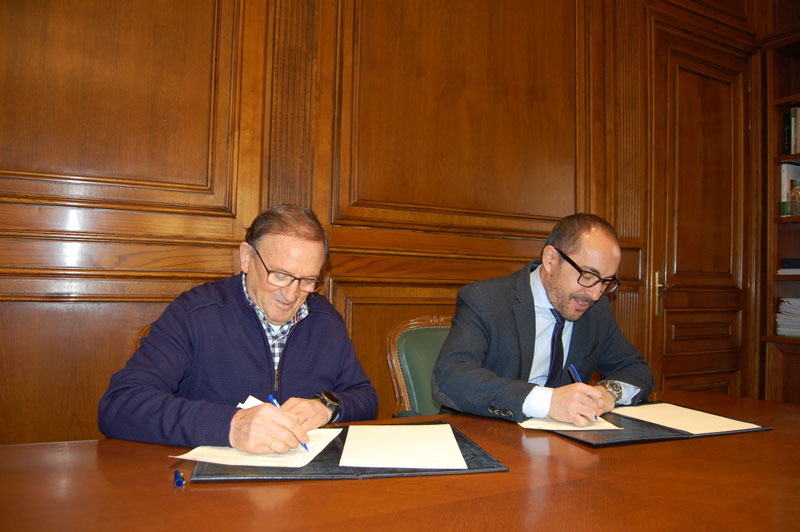 Luis Rey y Francisco Rubio suscriben el convenio de colaboración entre la Diputación de Soria y el CD Numancia