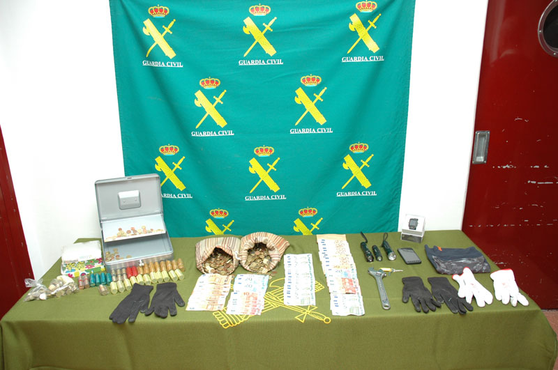 La Guardia Civil detiene a tres hombres que formaban un grupo especializado en robos en organismos oficiales