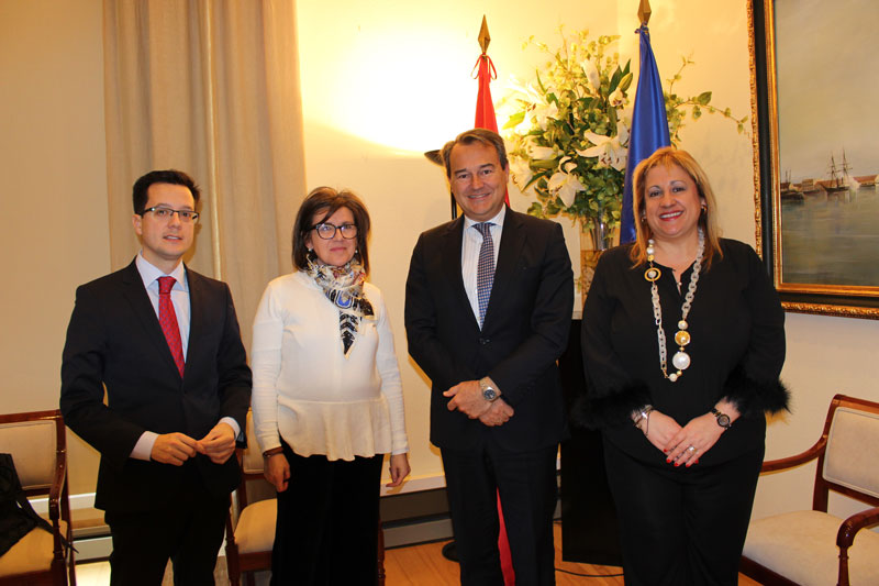 La Presidenta del Partido Popular en Soria se reúne con el Secretario de Estado de Defensa